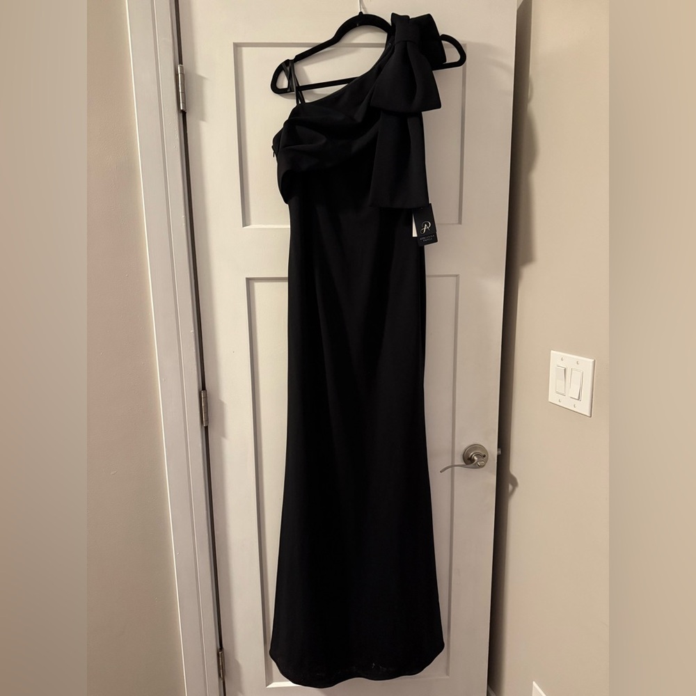 Adrianna Papell Black One-Shoulder Evening Gown - Picture 5 of 6